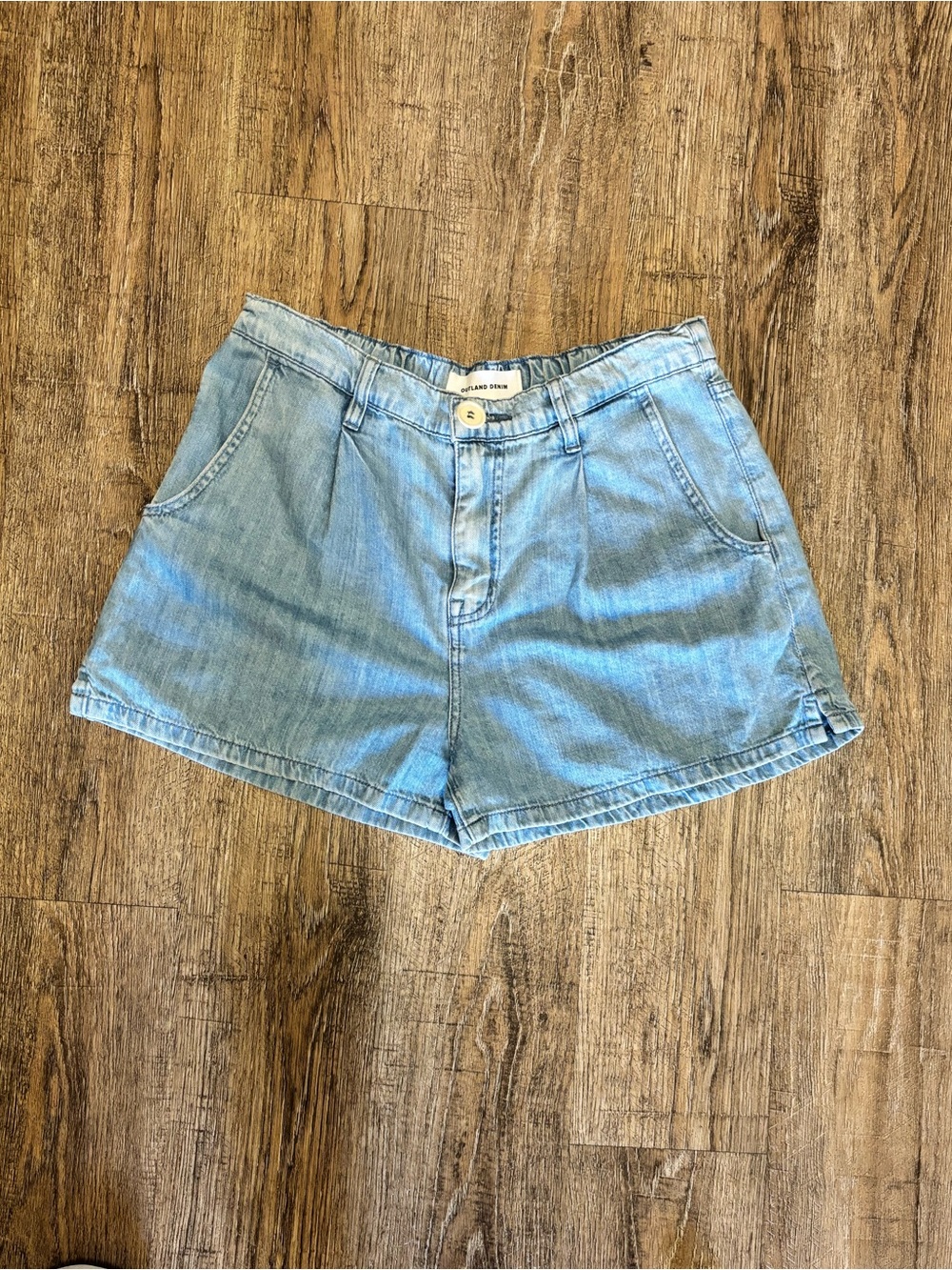 High-Rise Light Blue 100% organic cotton size M Denim Shorts with Front Pockets